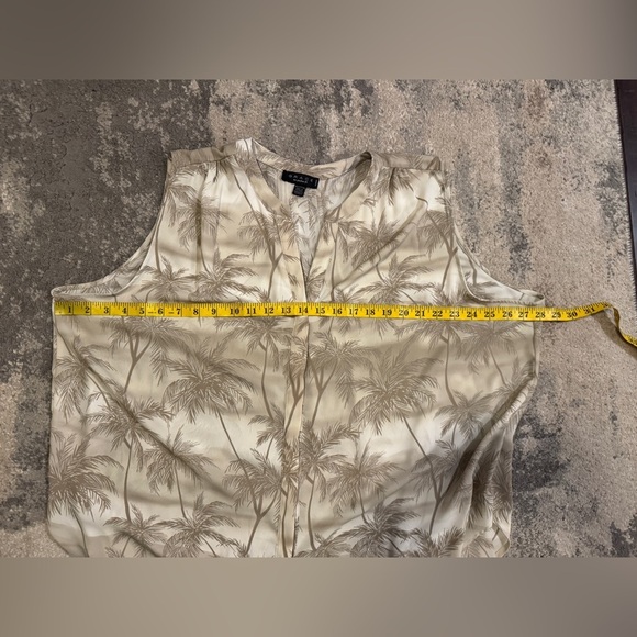 Women's Grace Palm Print Sleeveless Top - Picture 5 of 6